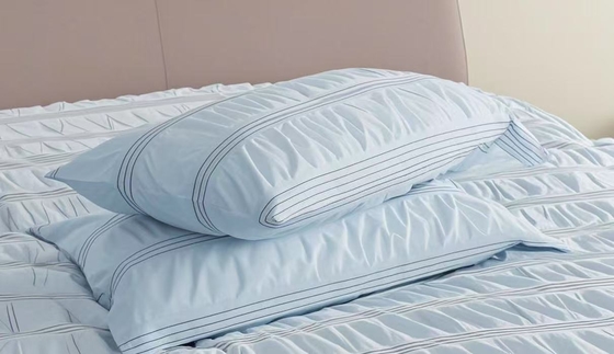 Juego de edredón de algodón seersucker y poliéster reciclado, sostenible, azul claro, para cama King